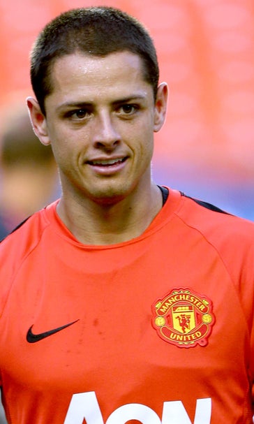 Report: Hernandez, Fellaini told they can leave Manchester United